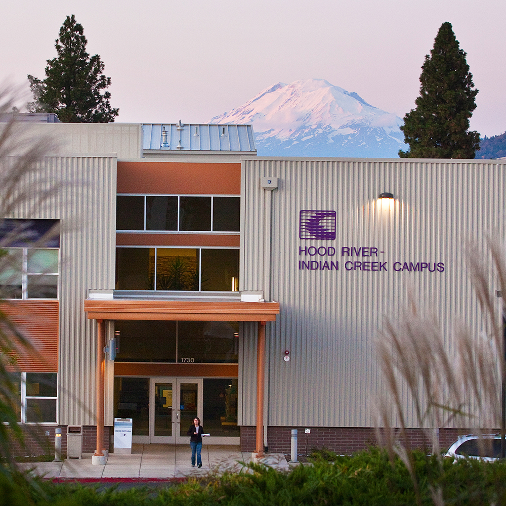 sm_0004_Landscape-Hood River-campus_4315